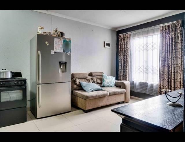 5 BEDROOM HOUSE FOR SALE IN PROTEA GLEN EXT